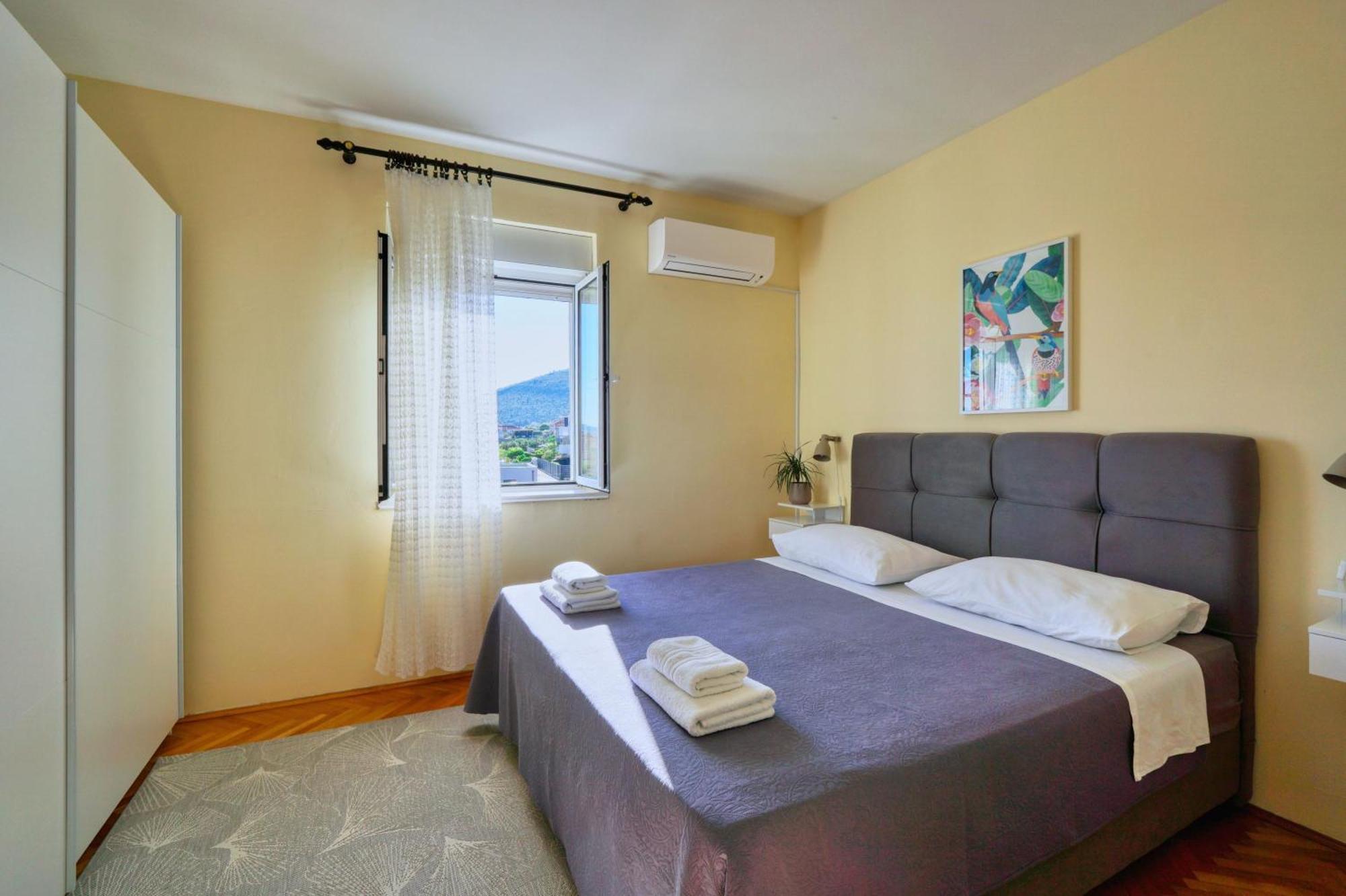 Apartmani Ana 10 Min. Hoda Od Centra Trogira Exterior foto